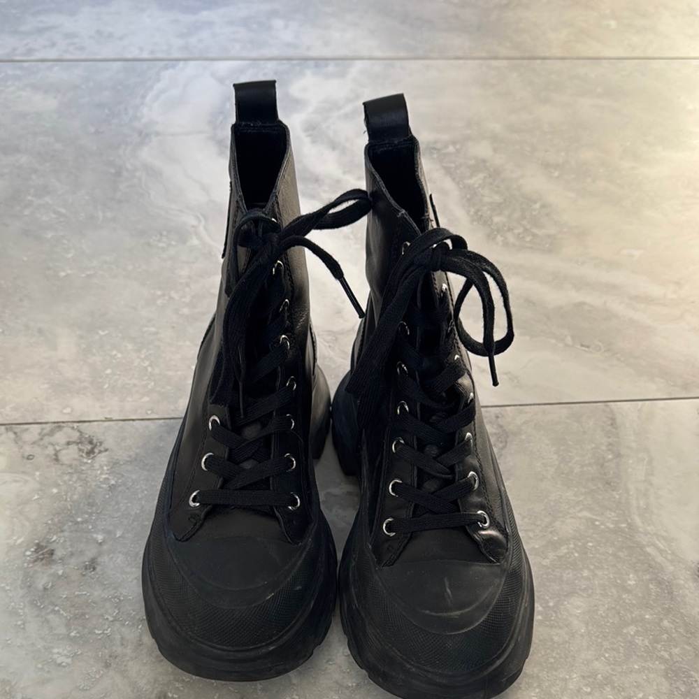 Wishbone Black Lace-Up Boots